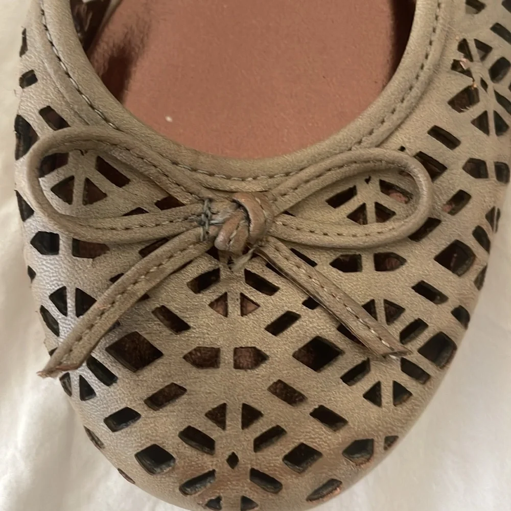 KENNETH COLE REACTION NEVER WORN FLATS - Picture 5 of 5